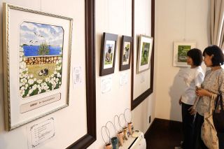 趣向凝らした絵画、手芸　津山で女性グループ展