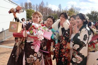 視野広い立派な大人に　岡山市で「二十歳の集い」