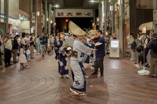 岡山・旭川中州→ハレノワ 演奏と舞披露しながらまち練り歩く　２６日「月夜の舞流し」