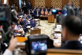 【参院予算委】野党、敵失乗じ追及継続　消費減税・給付で対案競う