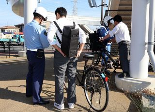 自転車の交通ルール徹底を 岡山県警 一斉取り締まり　「自転車月間」青切符制度も踏まえ