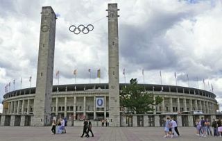【ベルリン五輪開幕９０年】重い歴史背負い招致活動　百年後の開催、是非議論