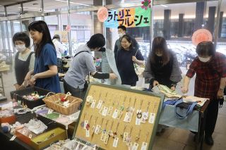 障害者の手作り品販売　　岡山市役所で２２日まで