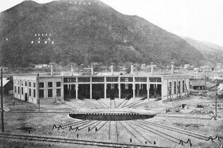 鉄道の聖地・国鉄新見機関区　蒸気と煙 まぼろしの情景思う