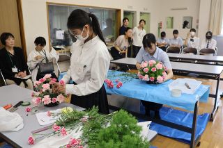 フラワーアレンジメント競う　福山で農業系高競技会