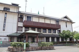 町長給与１０％減 早島町臨時会　車検切れ公用車使用で管理責任