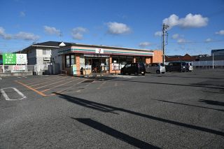 車奪われ、男性けが　福山のコンビニ駐車場 強盗致傷事件で捜査