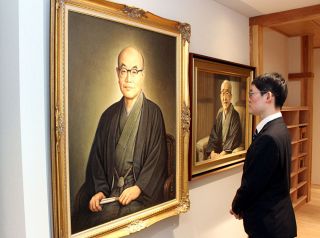 将棋界見守る大山康晴１５世名人　関西新会館に肖像画が移設