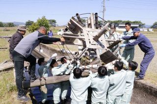 中島地区の水車を新調　美作高２年生 新たな部品で再現へ