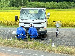 女子中学生 トラックにはねられ、意識不明　津山