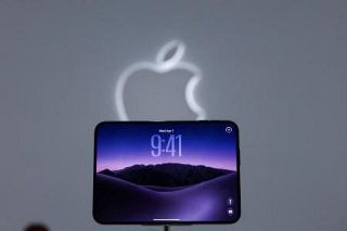 初の折り畳みｉＰｈｏｎｅ発表　１０月２３日発売、３０万円から