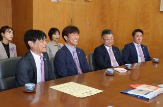 ２ＬＣが防災、子育て用品を寄贈　連合婦人会は熊本地震義援金