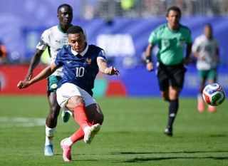 フランス３―１セネガル　フランス、後半に３点