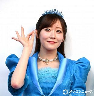 佐々木希、20年分の美しさを一枚に 未公開カットを“高級額装”で20枚
