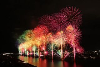 花火１・６万発、夜空彩る　福山で「あしだ川花火大会」