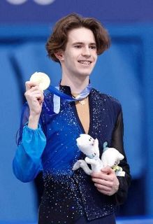 シャイドロフが望外の金　ＳＰ５位から大逆転