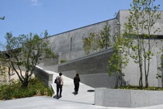 洗練された空間 直島新美術館開館　安藤さん設計 アジア現代美術紹介