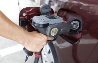 ガソリン定額補助、２２日開始　店頭価格５円引き下げ