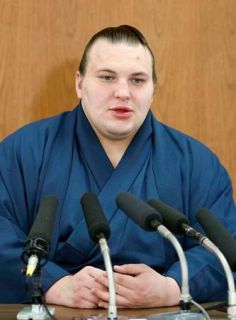 安青錦「一番上の番付狙う」　３度目Ｖ、大関復帰も決定