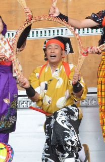 「すご腕・すご技　作州の名人　岡山学」①南京玉すだれ　鳥取文二さん（津山市上田邑）観客の反応励み　芸磨く