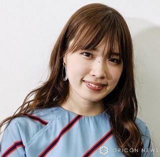 佐々木希、20年分の美しさを一枚に 未公開カットを“高級額装”で20枚