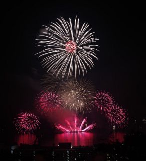 玉野まつり ３年ぶり花火大会復活　第１突堤沖で初打ち上げ