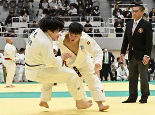 岡山県警機動隊４連覇　岡山県社会人柔道男子１部