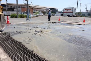 水道管破損で漏水 笠岡　周辺で断水の恐れ