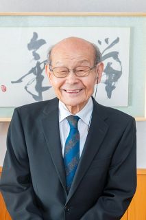 倉敷市文化章に角さん 書家で元小学校長　１１月３日、市役所で贈呈式