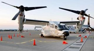 日米のオスプレイ、並べて展示　岩国基地で親善デー
