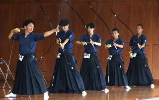 【岡山県高校総体から】岡山工１０度目Ｖ、節目の栄冠 弓道男子団体