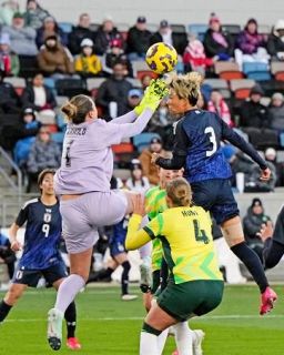 日本女子代表、監督初陣で快勝　サッカーの国際親善大会