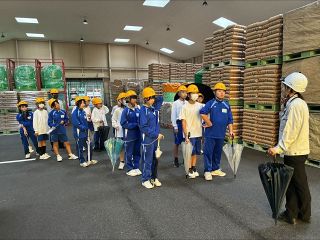 玉野市産業への理解深めて　荘内中１年 企業見学バスツアー