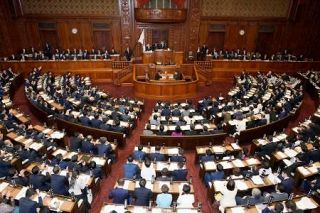 【予算案衆院通過】「部分連合」薄氷の成果　与党に疲れ、不協和音