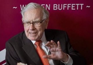 バフェット氏、会長退任　投資の神、経営中枢離れる