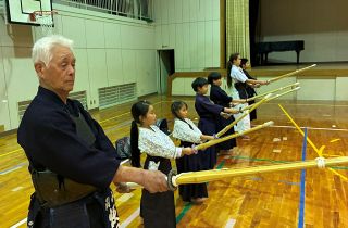 全日本剣道連盟が表彰　額田さん（赤磐市連盟名誉会長）に「有功賞」　小中生指導や後進育成