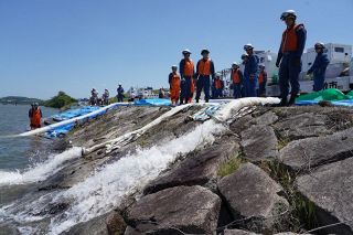 排水ポンプ車の操作手順確認　出水期に備え倉敷市など訓練