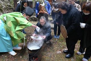 【びぜん「ハレの日」賛歌】森神社の粥管まつり（吉備中央町）　１年の作況占い２４０年続く行事