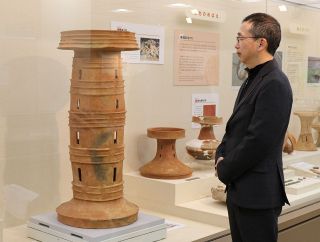 楯築遺跡出土の特殊器台公開　３月１５～３０日、岡山大考古資料展示室