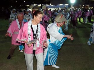 世界バラ会議福山大会が開幕　伝統芸能や特産品でもてなし