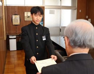 用水路転落の男性助け県わかば賞　倉敷・新田中の三谷さん