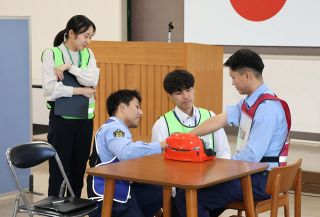 若手警察官らが児童虐待で対応訓練　県警、児童相談所と連携