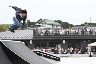 プロ選手ら妙技を披露　美作 アーバンスポーツ施設オープン