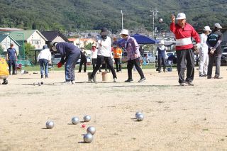 ペタンク交流会 ６０人が心地よい汗　備前、７ブロックでリーグ戦