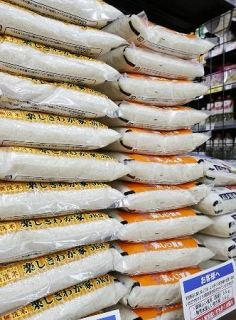 コメ価格、１８週ぶり値下がり　５キロ４２１４円、備蓄米効果か