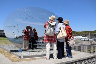 アートの旅へ 瀬戸芸２０２５年春（１）宇野港エリア　新作と巡る海、山、工場