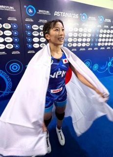 世界レスリング女子、須崎が優勝　永本２位、清岡と尾崎は決勝進出