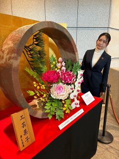 良縁への願い込め、中国銀行で公開　源吉兆庵グループ制作の工芸菓子　