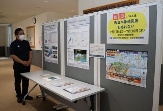豪雨被害 写真やデータで振り返る　倉敷 真備図書館でパネル展