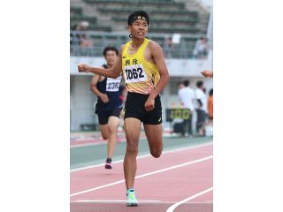 陸上男子４００メートル　川畑（興除中）大会新Ｖ